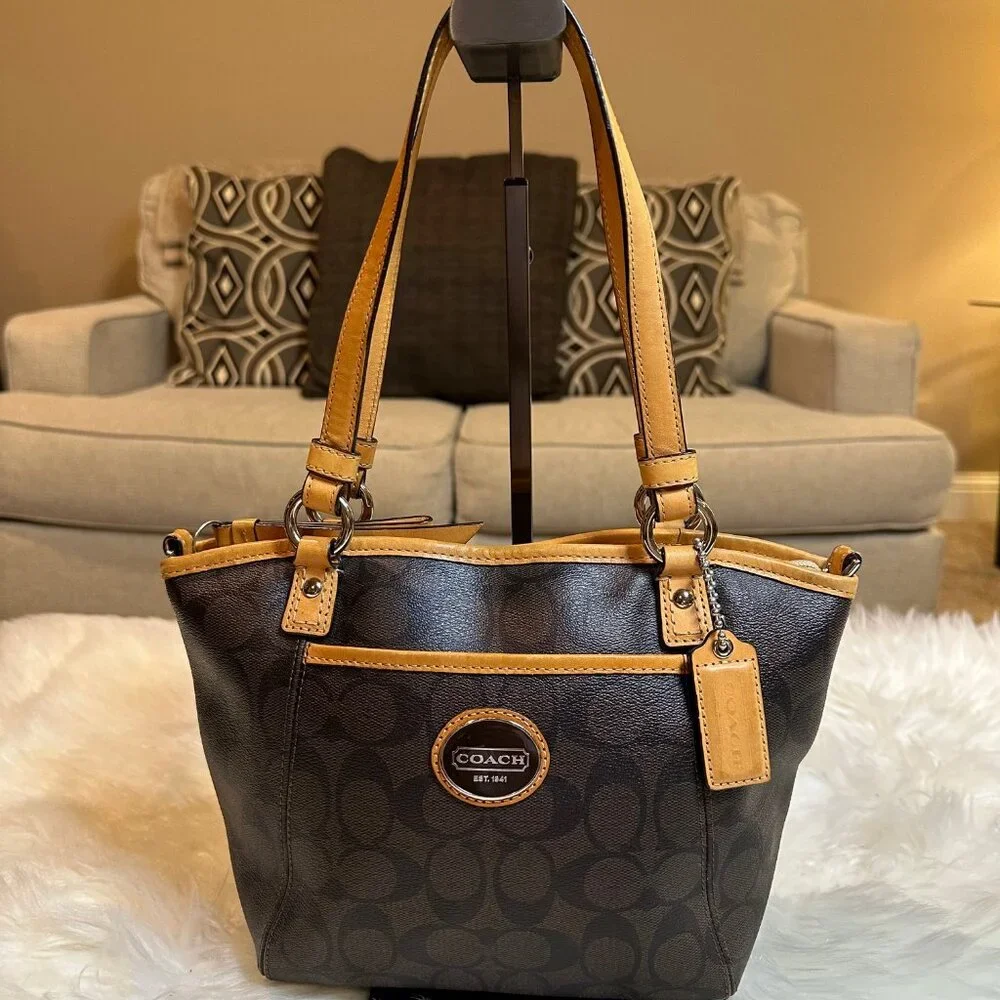 ❌SOLD❌Coach Signature Coated Canvas/Leather Tote Bag - Picture 3 of 11